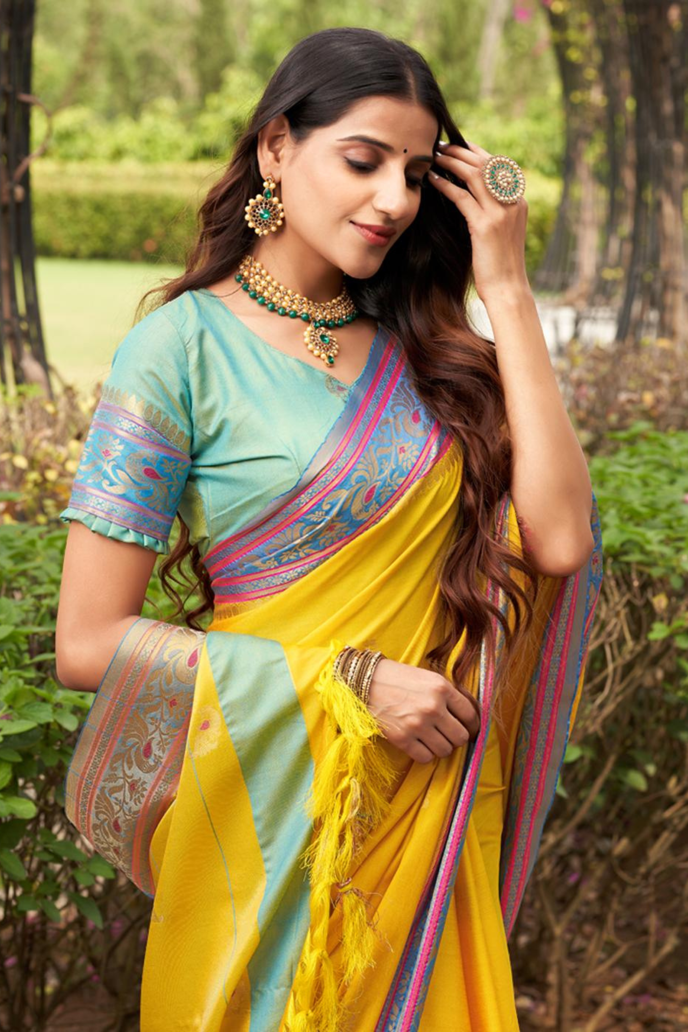 Attractive Contrast Border Kanjivaram Silk Saree