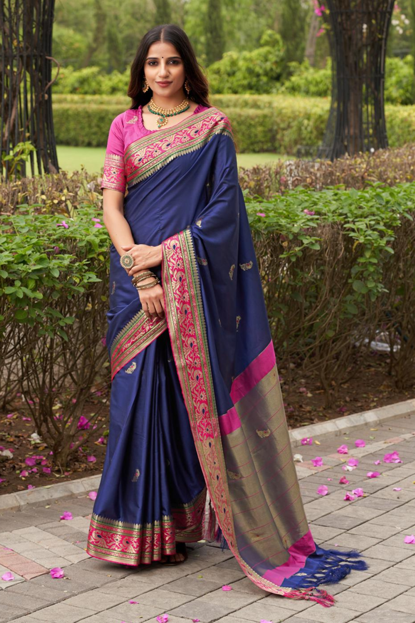 Attractive Contrast Border Kanjivaram Silk Saree