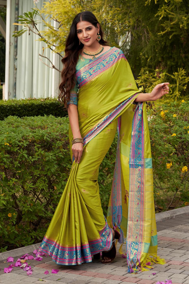 Attractive Contrast Border Kanjivaram Silk Saree