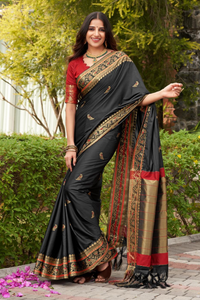 Attractive Contrast Border Kanjivaram Silk Saree