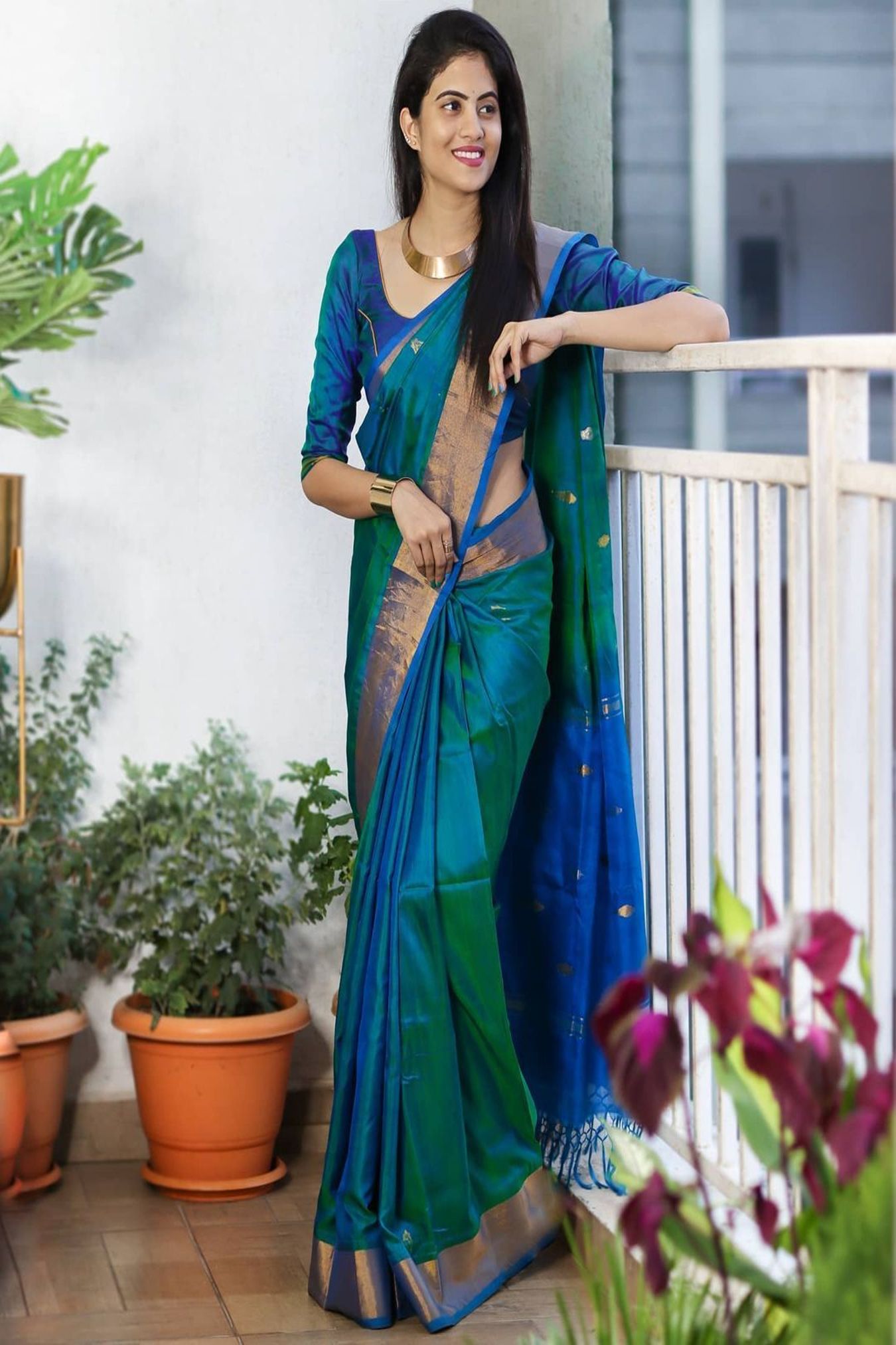 Rama Green Pure Kanjivaram Zari Woven Silk Saree With Blouse Piece