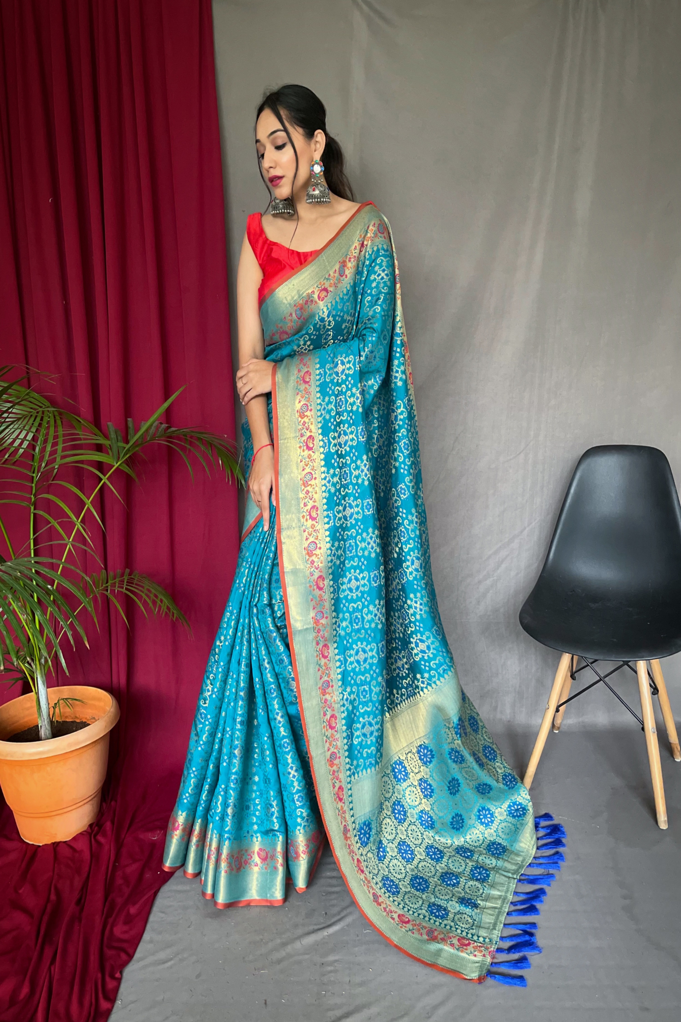 6 Colors Zari Woven Patola Silk Saree With Blouse Piece