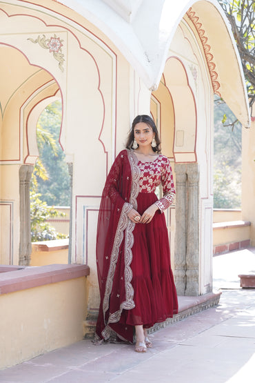 This fully flare dress is paired with lovely organza Bandhni Dupatta which gives perfect ethnic look with Golden embroidery Work Yok for your Indian traditional gathering and parties.