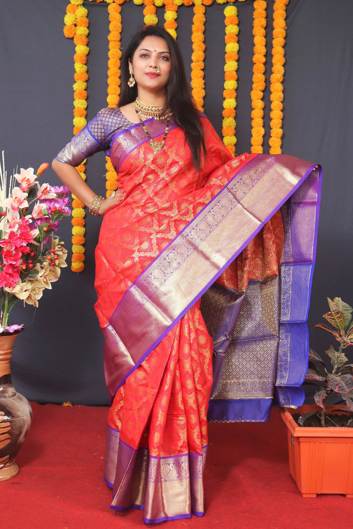 Elegant Kanchipuram Handloom Silk Saree in White with Matching Blouse Piece