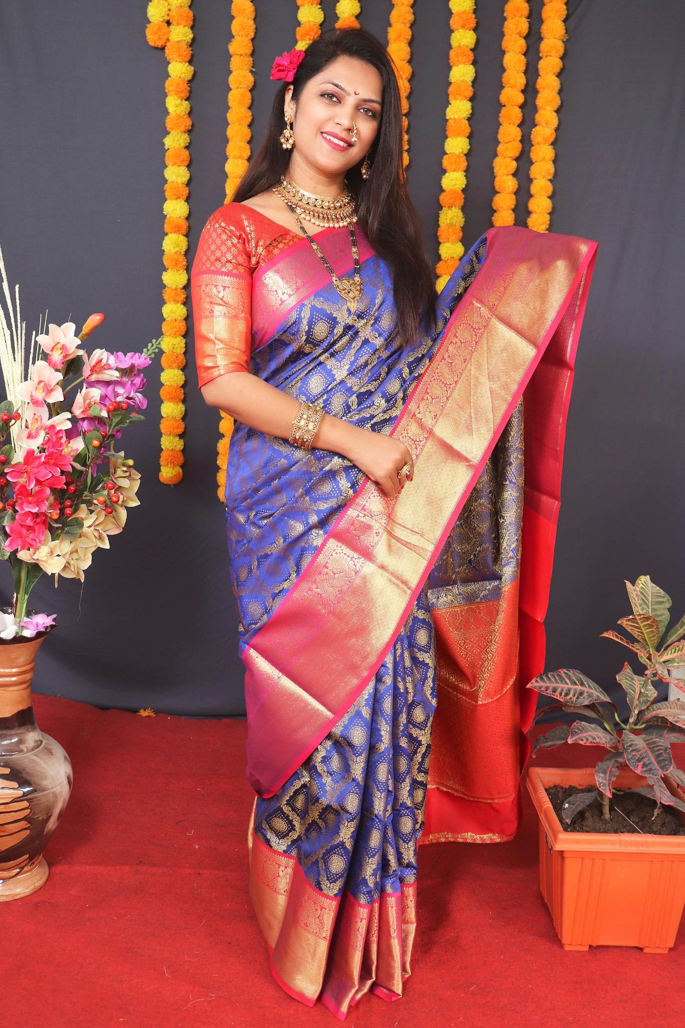 Elegant Kanchipuram Handloom Silk Saree in White with Matching Blouse Piece