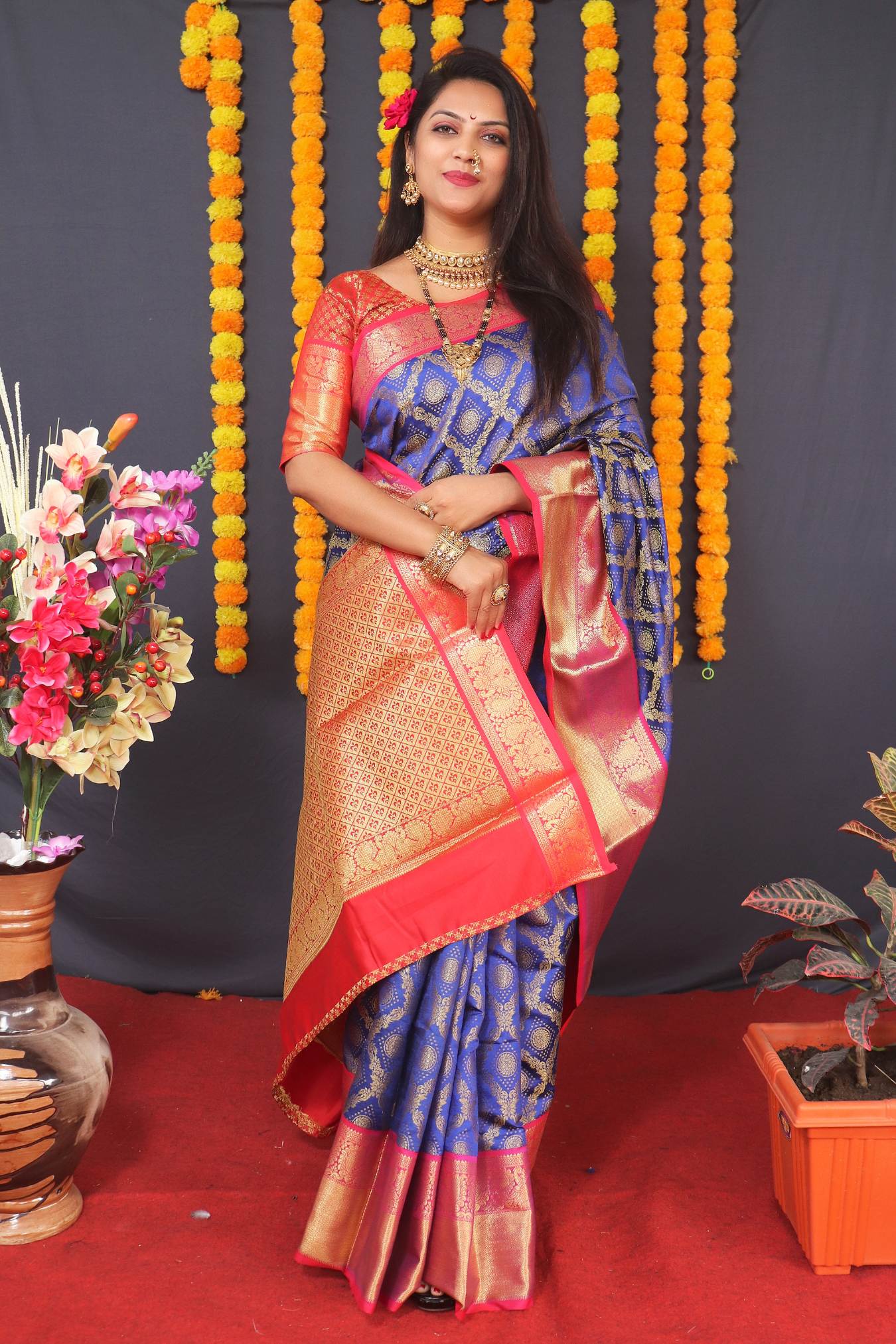 Elegant Kanchipuram Handloom Silk Saree in White with Matching Blouse Piece