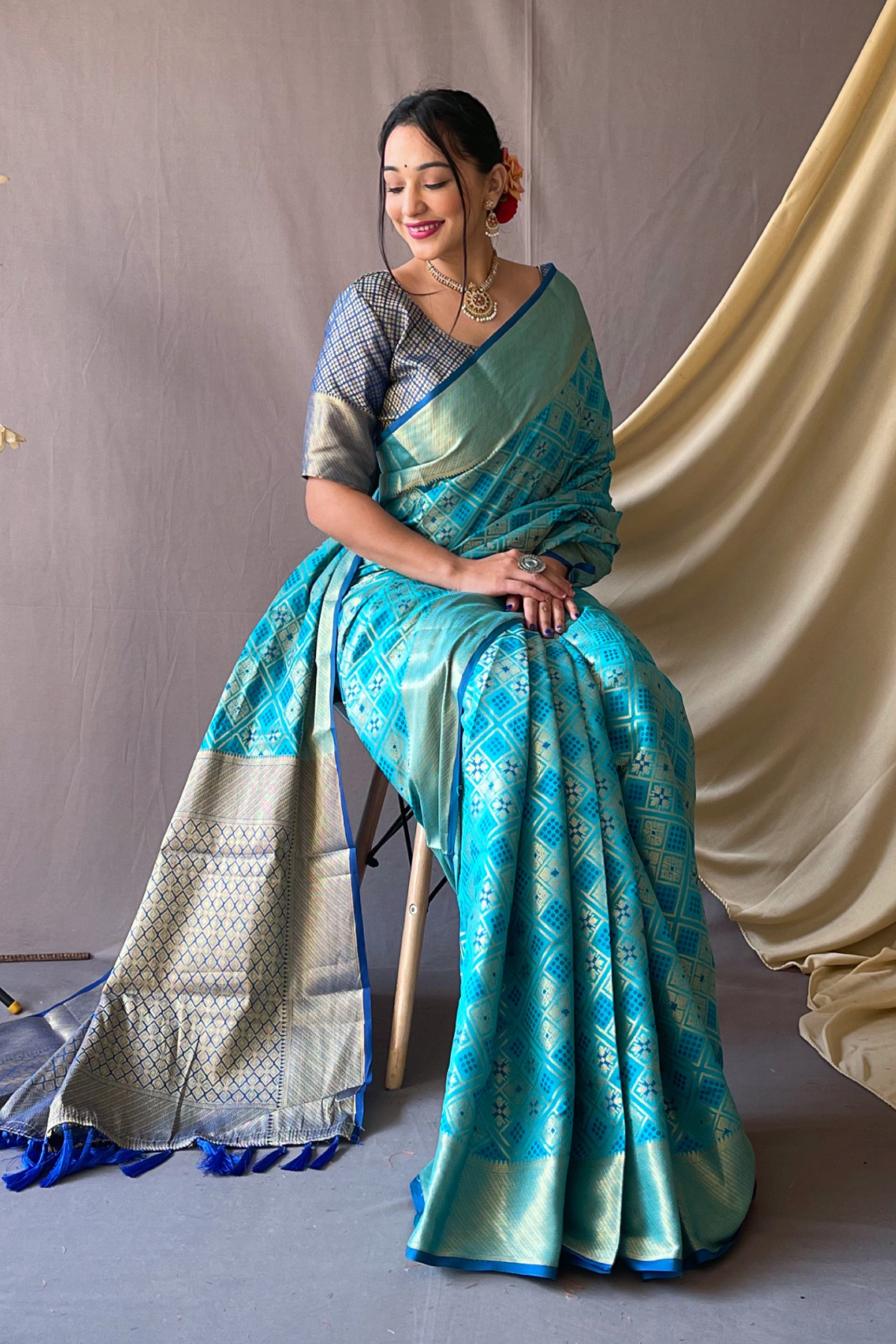 Meenakari Woven Patola Silk Saree With Blouse Piece