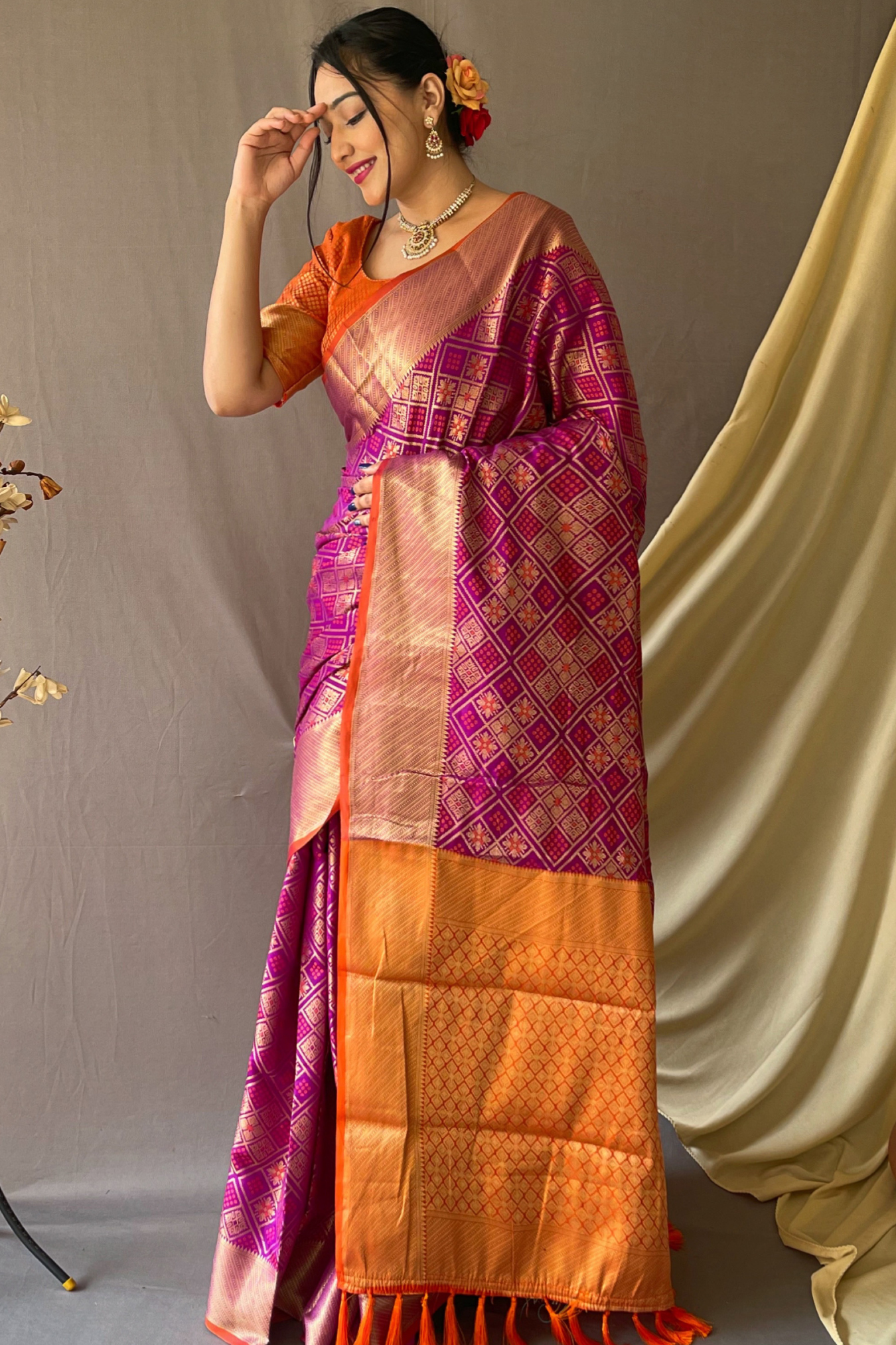 Meenakari Woven Patola Silk Saree With Blouse Piece