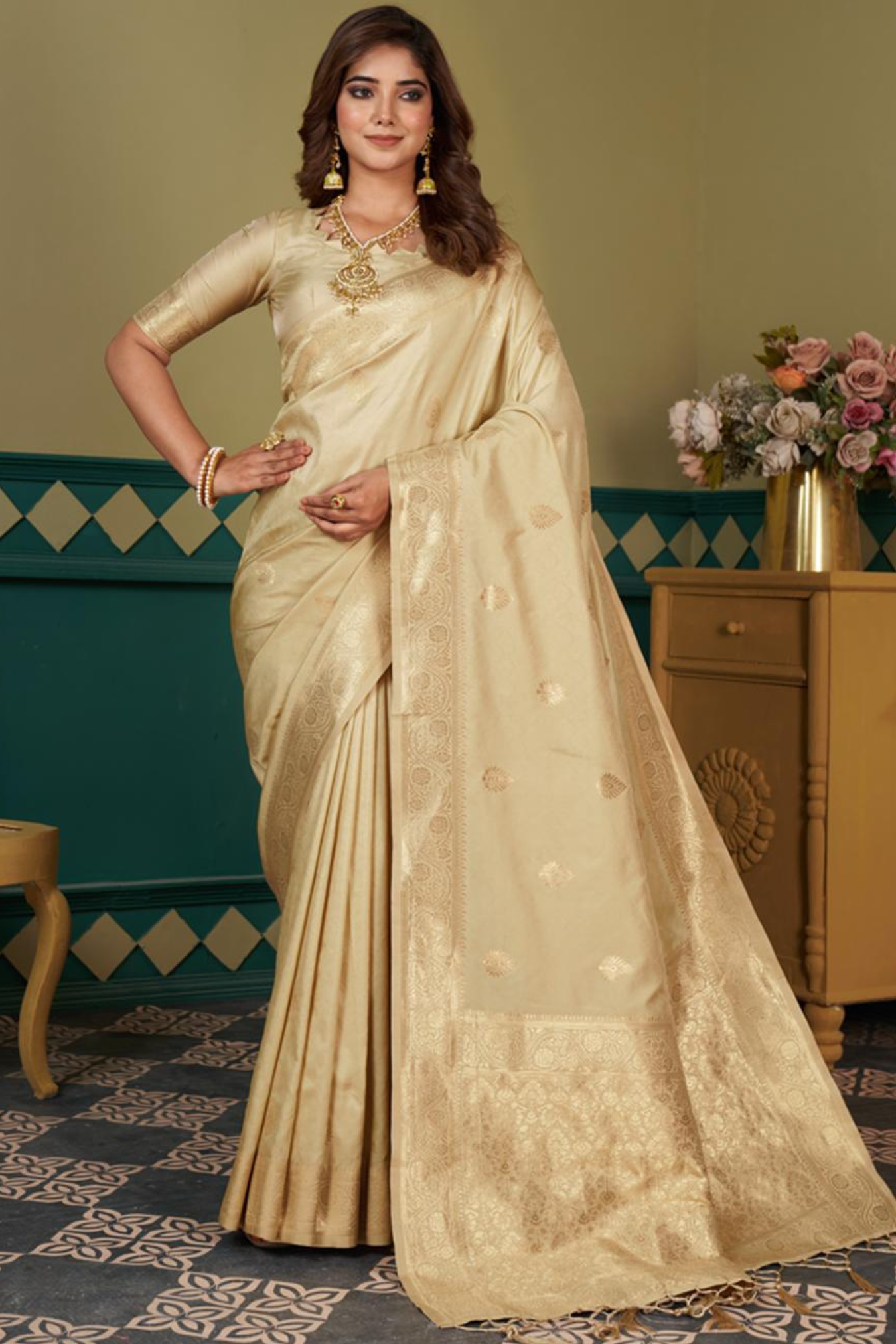 Floral Woven Kanjivaram Silk Saree with Matching Blouse Piece