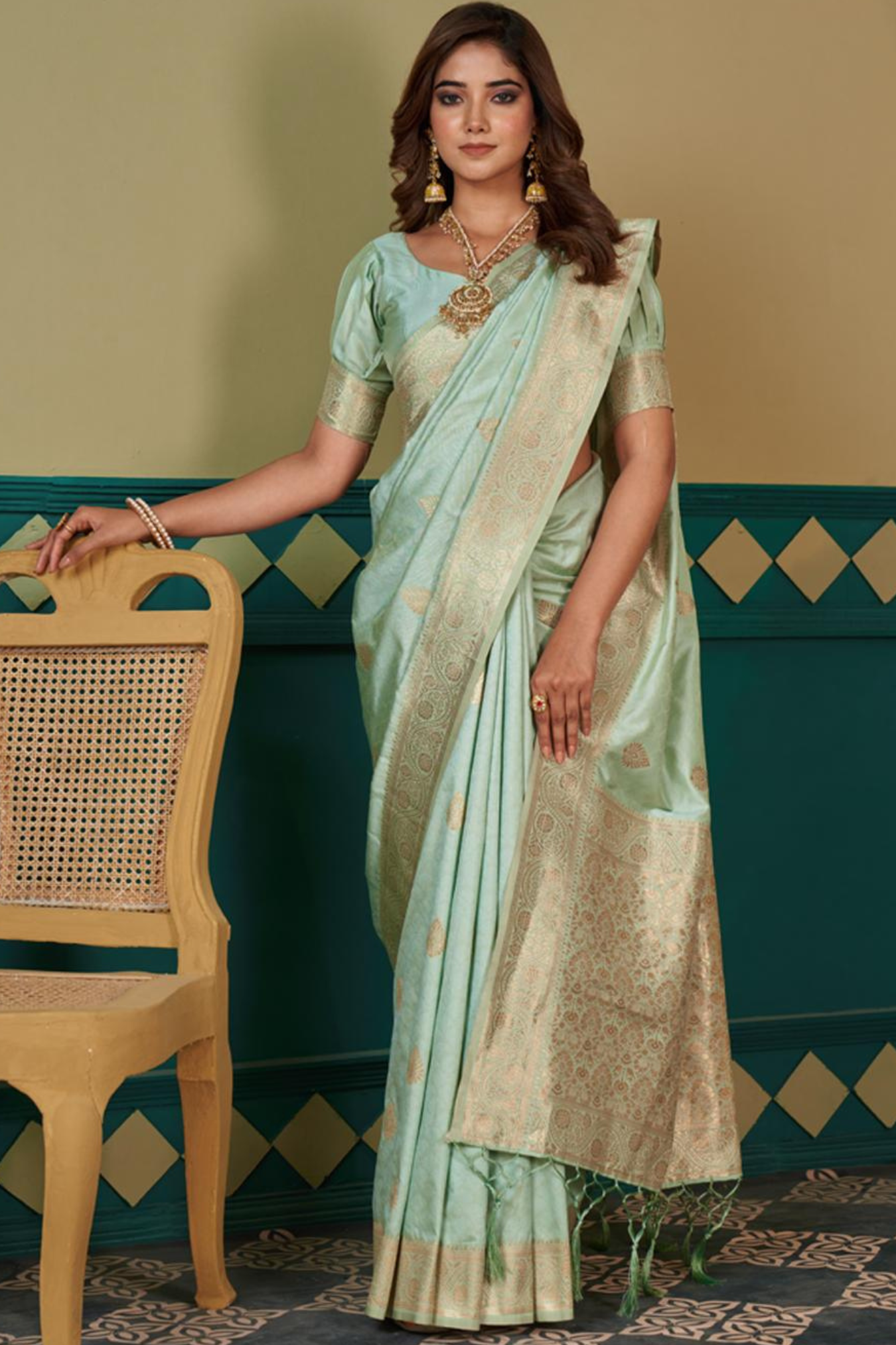 Floral Woven Kanjivaram Silk Saree with Matching Blouse Piece