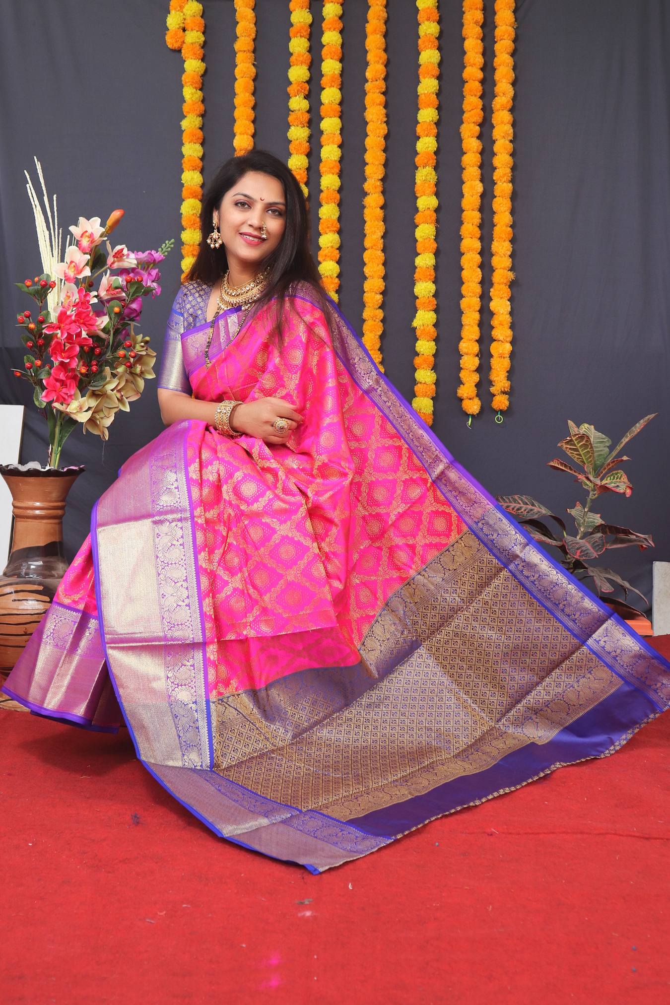 Elegant Kanchipuram Handloom Silk Saree in White with Matching Blouse Piece