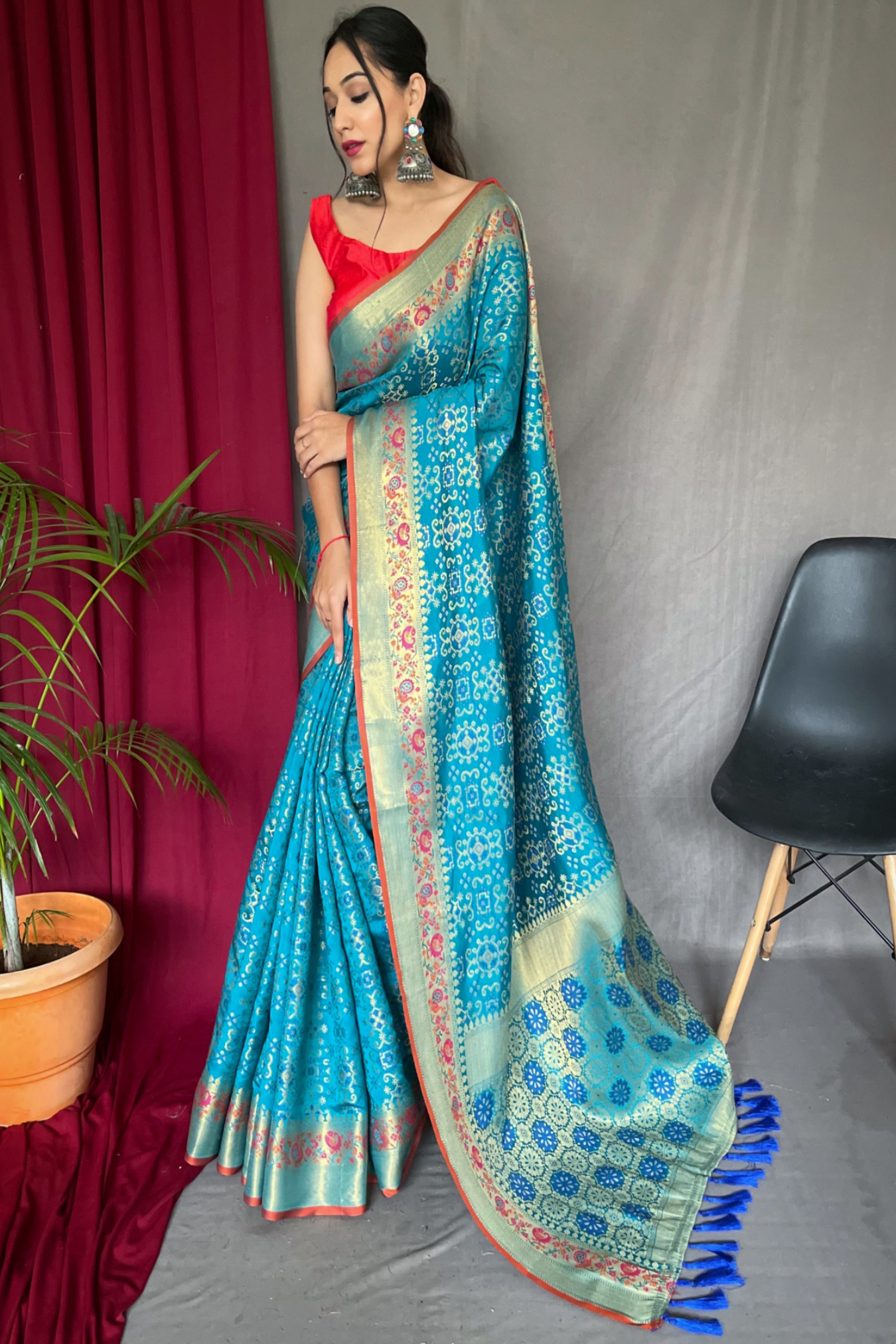 6 Colors Zari Woven Patola Silk Saree With Blouse Piece