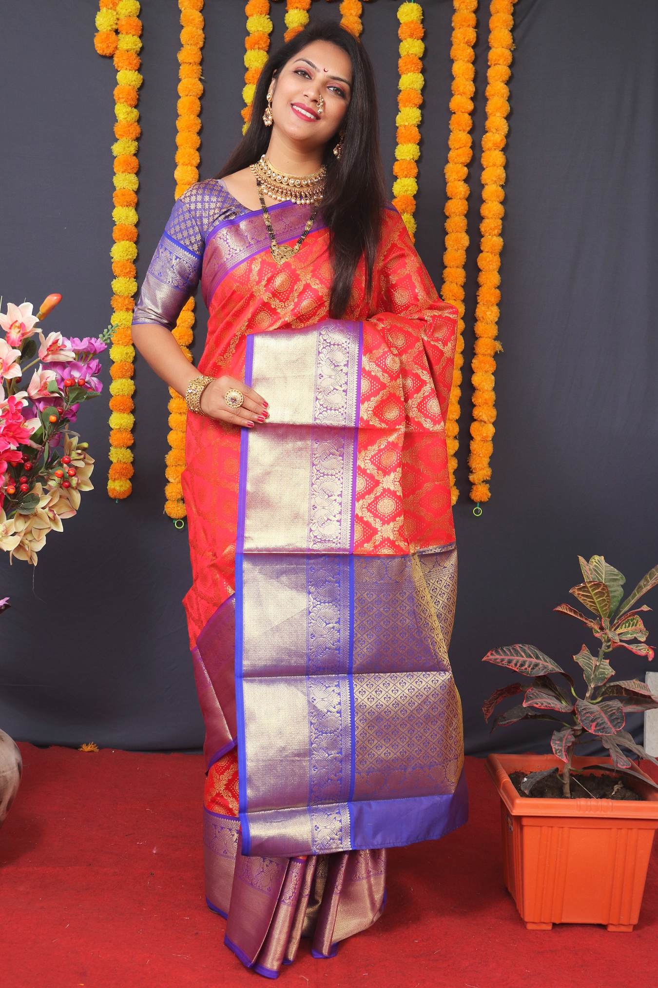 Elegant Kanchipuram Handloom Silk Saree in White with Matching Blouse Piece