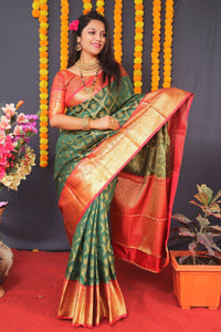 Elegant Kanchipuram Handloom Silk Saree in White with Matching Blouse Piece