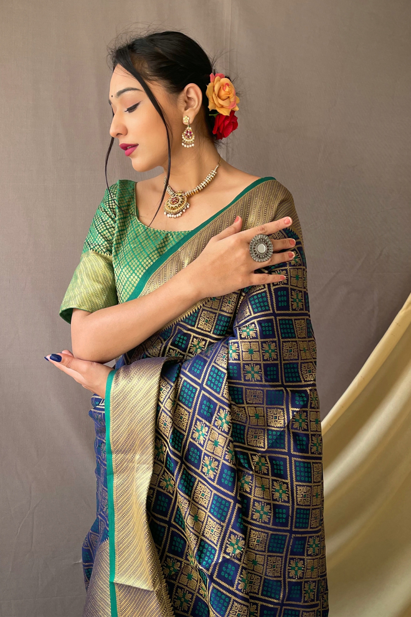 Meenakari Woven Patola Silk Saree With Blouse Piece