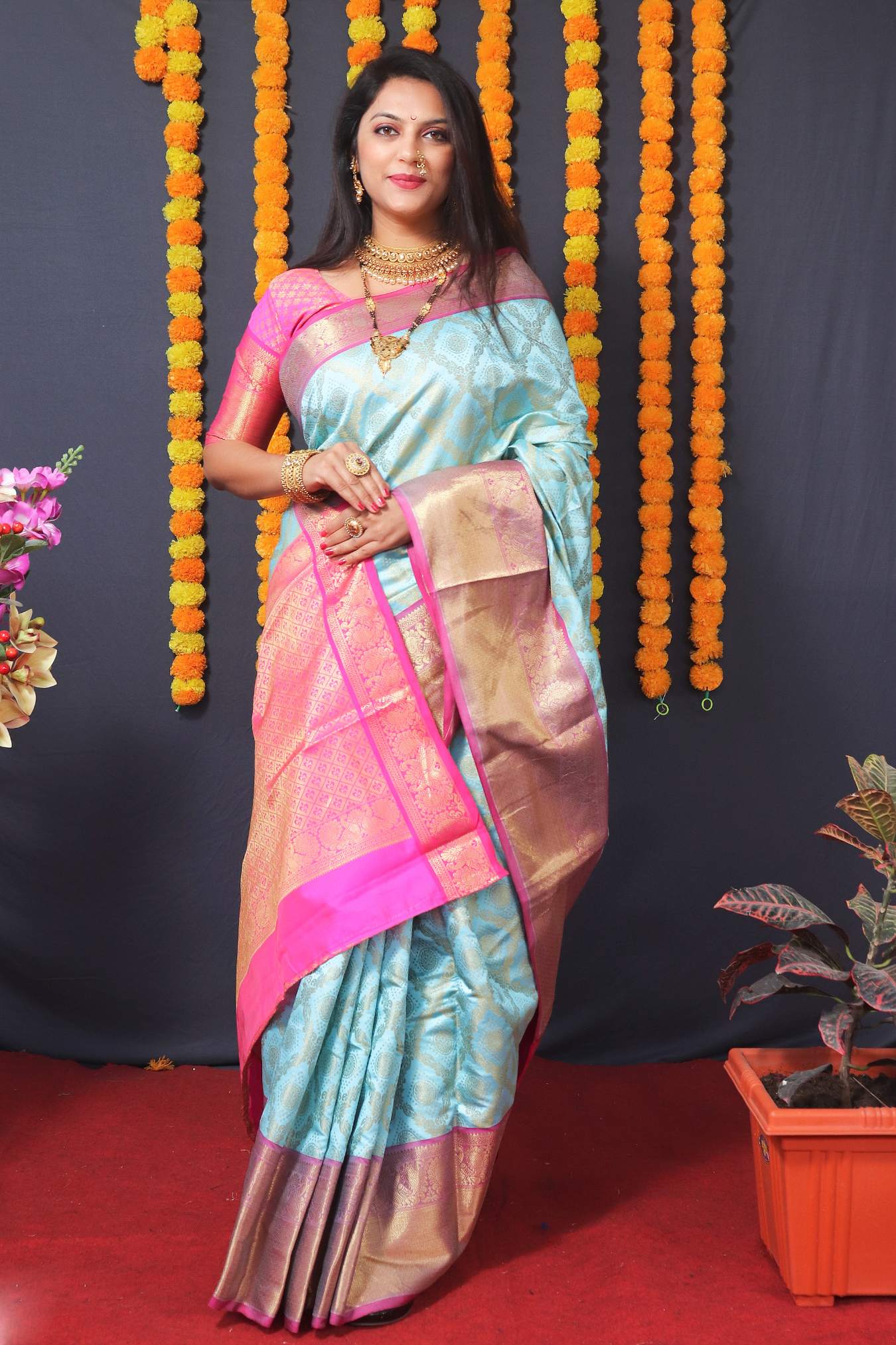 Elegant Kanchipuram Handloom Silk Saree in White with Matching Blouse Piece