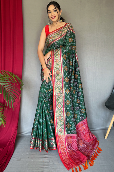 Rangeen Patola Contrast Woven Silk Saree With Blouse Piece