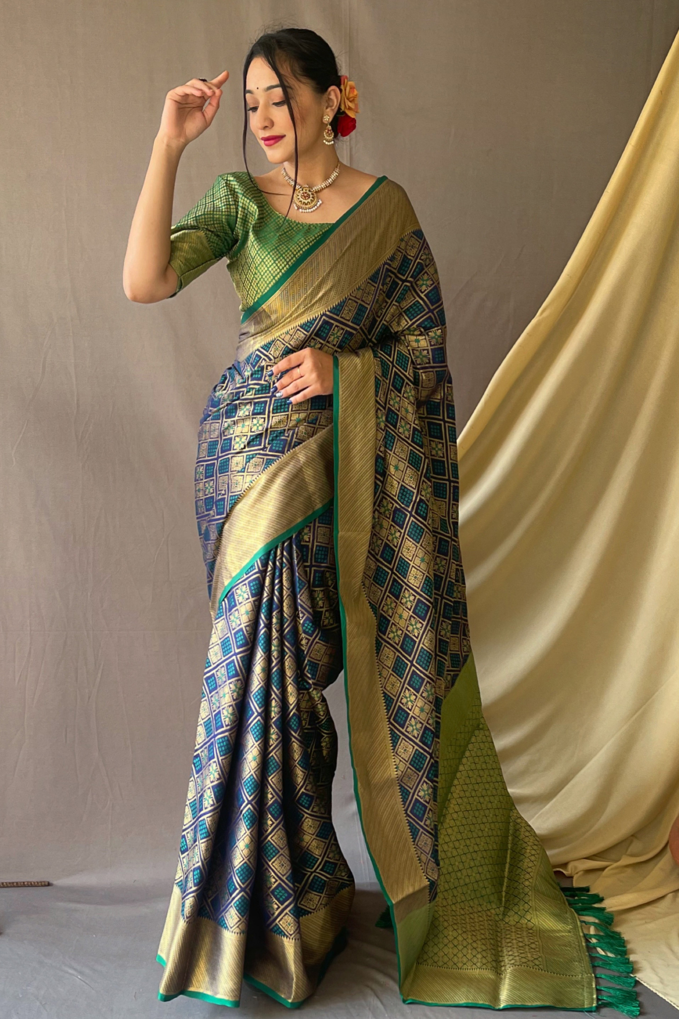 Meenakari Woven Patola Silk Saree With Blouse Piece