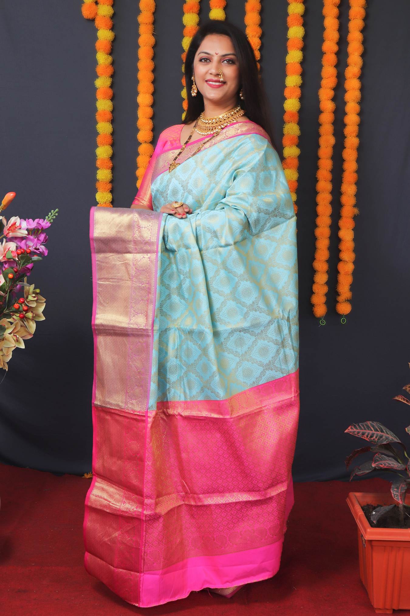 Elegant Kanchipuram Handloom Silk Saree in White with Matching Blouse Piece