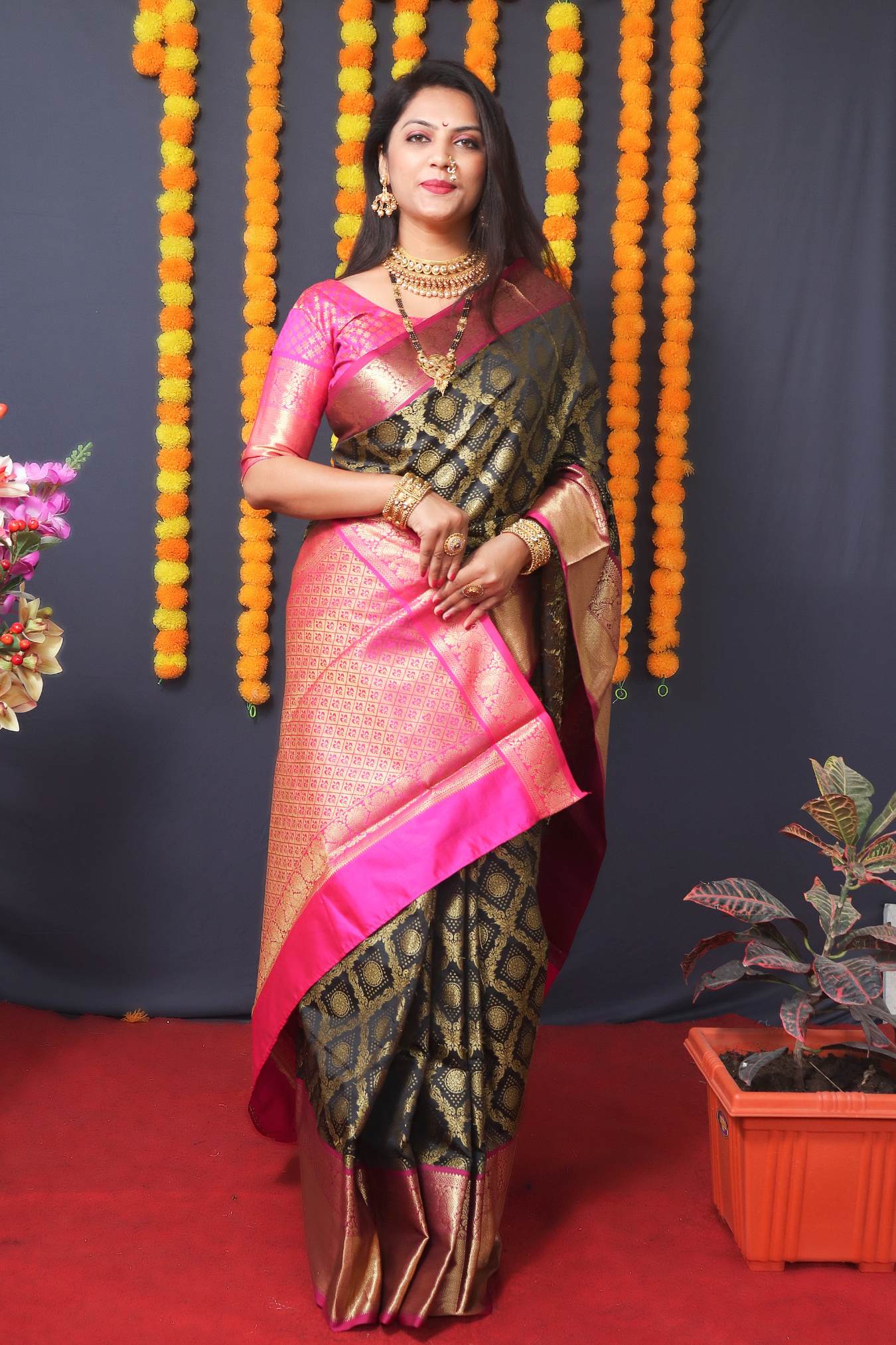 Elegant Kanchipuram Handloom Silk Saree in White with Matching Blouse Piece